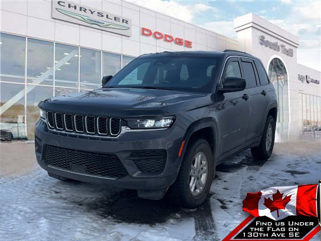 Jeep Grand Cherokee Laredo 4WD 2024