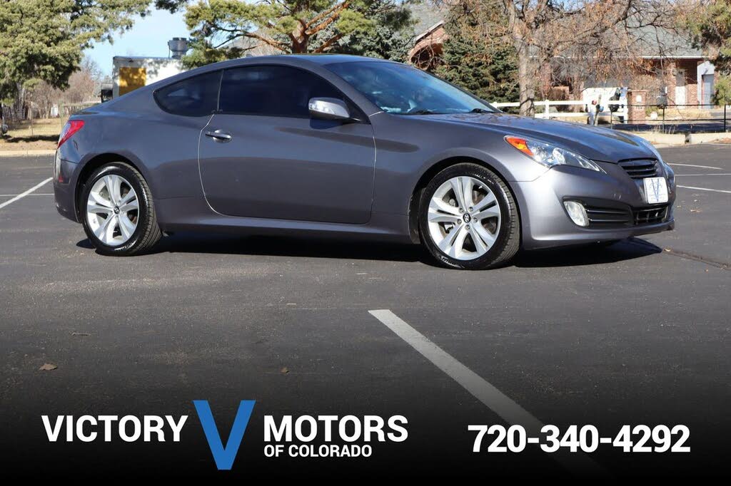 2010 Hyundai Genesis Coupe 3.8 Grand Touring RWD with Navigation