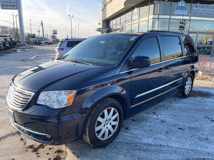 2016 Chrysler Town & Country Touring FWD