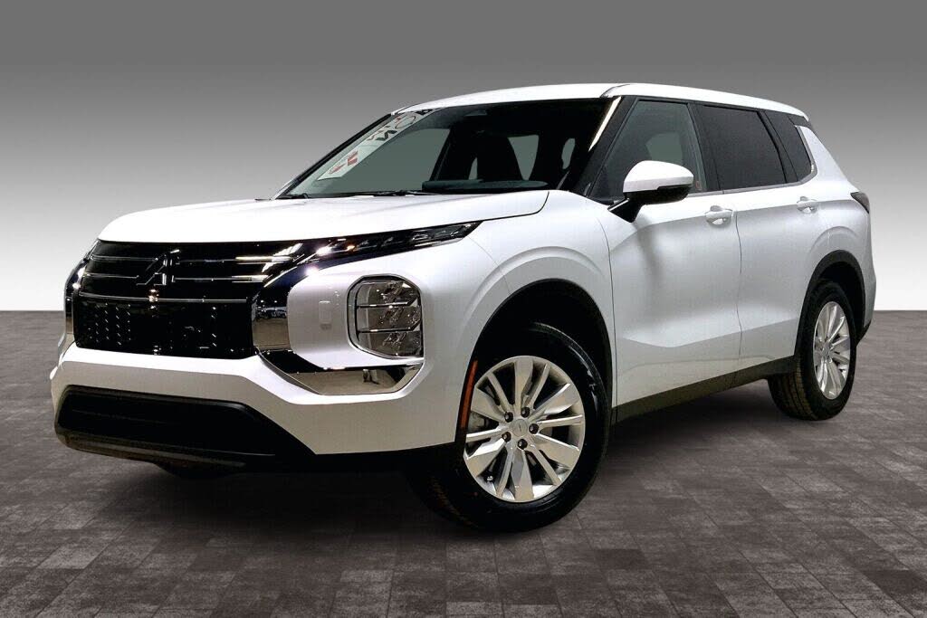 Mitsubishi Outlander ES FWD 2025