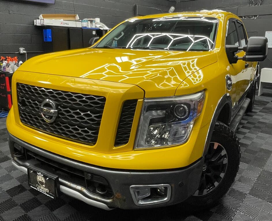 2017 Nissan Titan PRO-4X Crew Cab 4WD