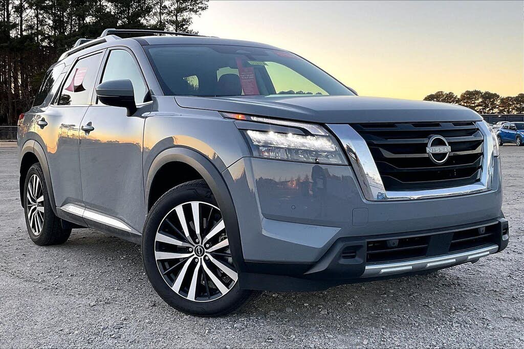 2025 Nissan Pathfinder Platinum FWD