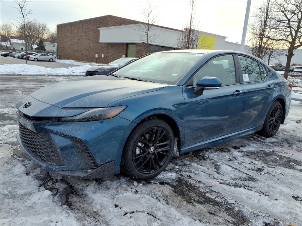 2026 Toyota Camry SE FWD