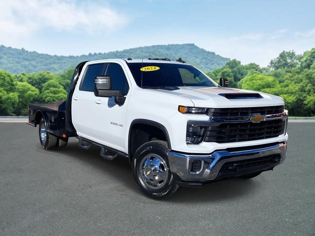 2024 Chevrolet Silverado 3500HD Chassis LT Crew Cab 4WD