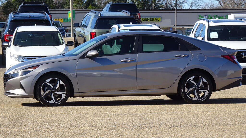 2023 Hyundai Elantra SEL FWD