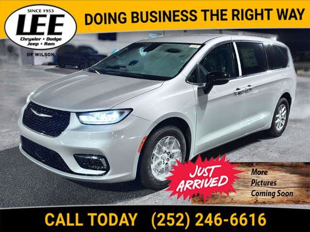 2026 Chrysler Pacifica Select FWD