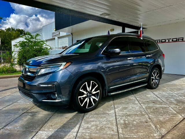 2021 Honda Pilot Touring FWD with Rear Captains Chairs