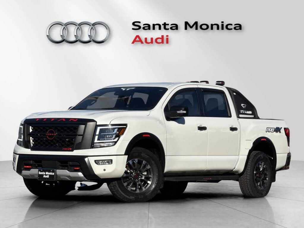2023 Nissan Titan PRO-4X Crew Cab 4WD