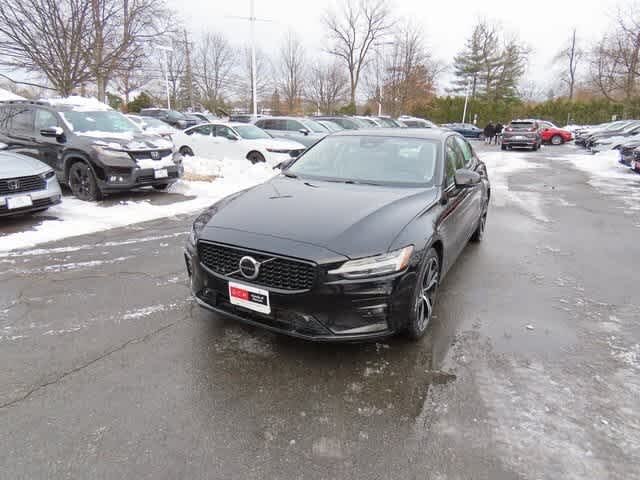 2024 Volvo S60 B5 Core Dark Theme AWD