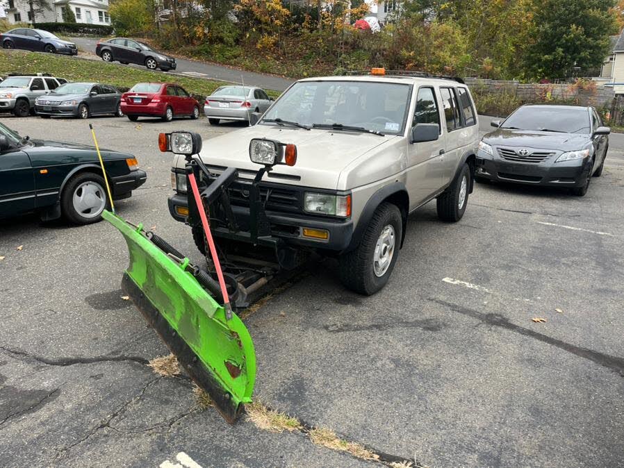 1995 Nissan Pathfinder 4 Dr SE 4WD SUV