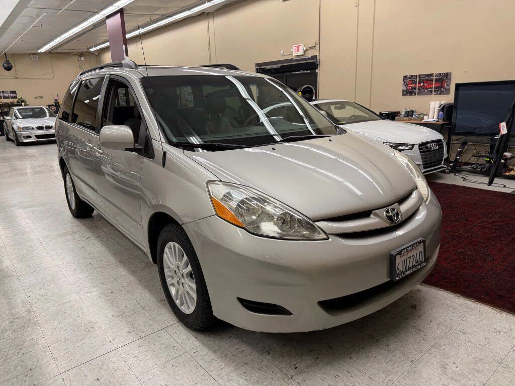 2010 Toyota Sienna XLE