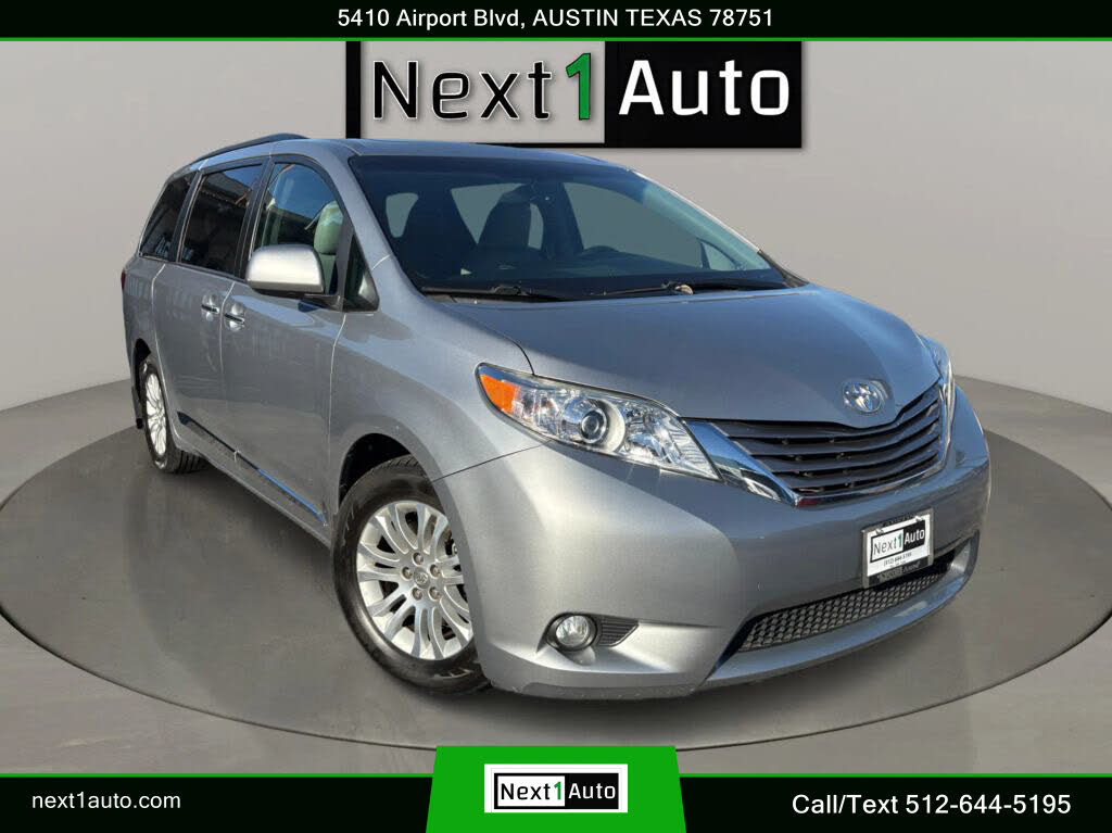 2016 Toyota Sienna XLE 7-Passenger Auto Access Seat