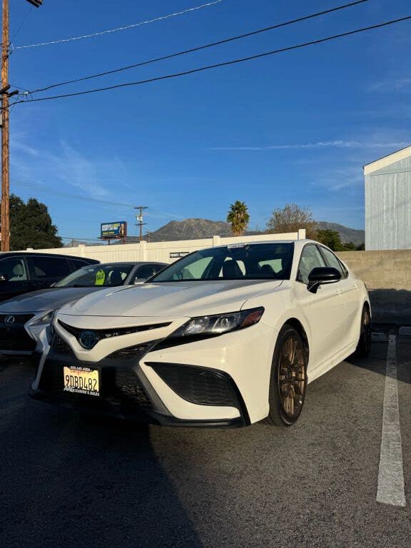 2023 Toyota Camry Hybrid SE FWD