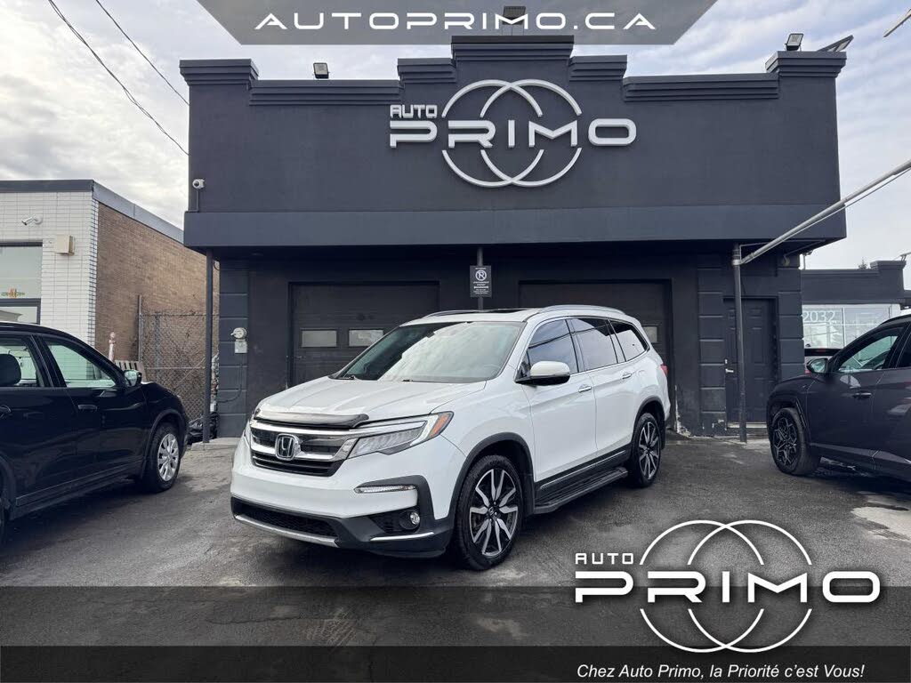2021 Honda Pilot Touring AWD with Rear Captains Chairs