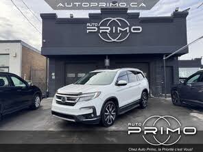 Honda Pilot Touring AWD with Rear Captains Chairs