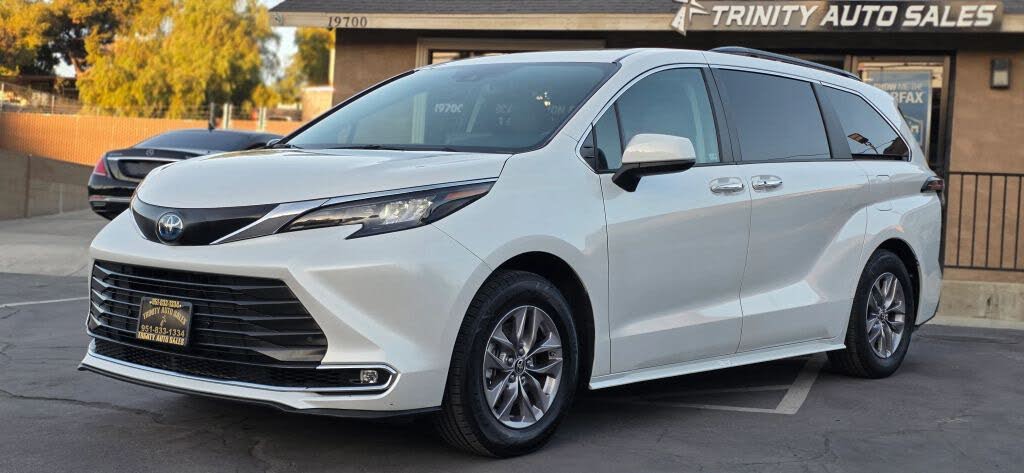 2024 Toyota Sienna XLE 7-Passenger FWD