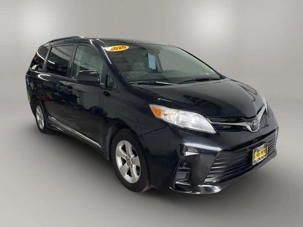 2020 Toyota Sienna LE 7-Passenger FWD with Auto-Access Seat