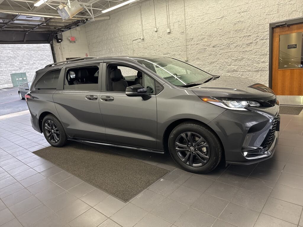 2025 Toyota Sienna XSE 7-Passenger AWD