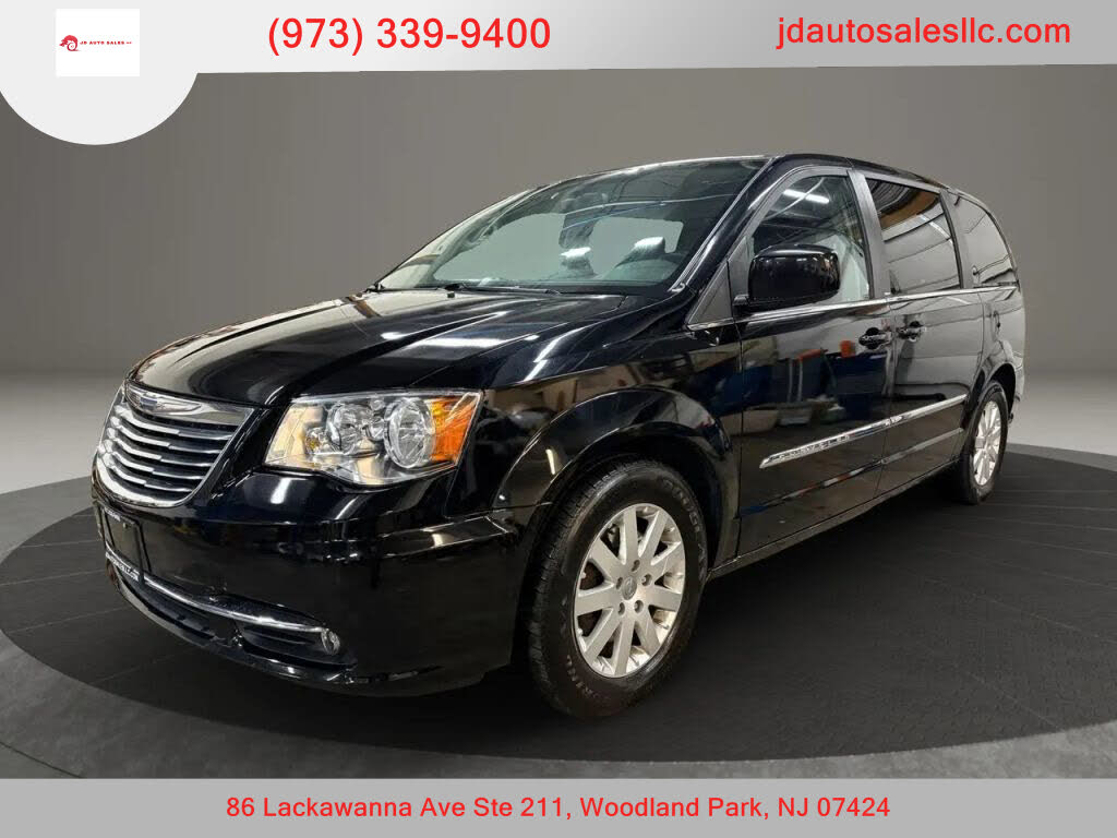 2012 Chrysler Town & Country Touring FWD