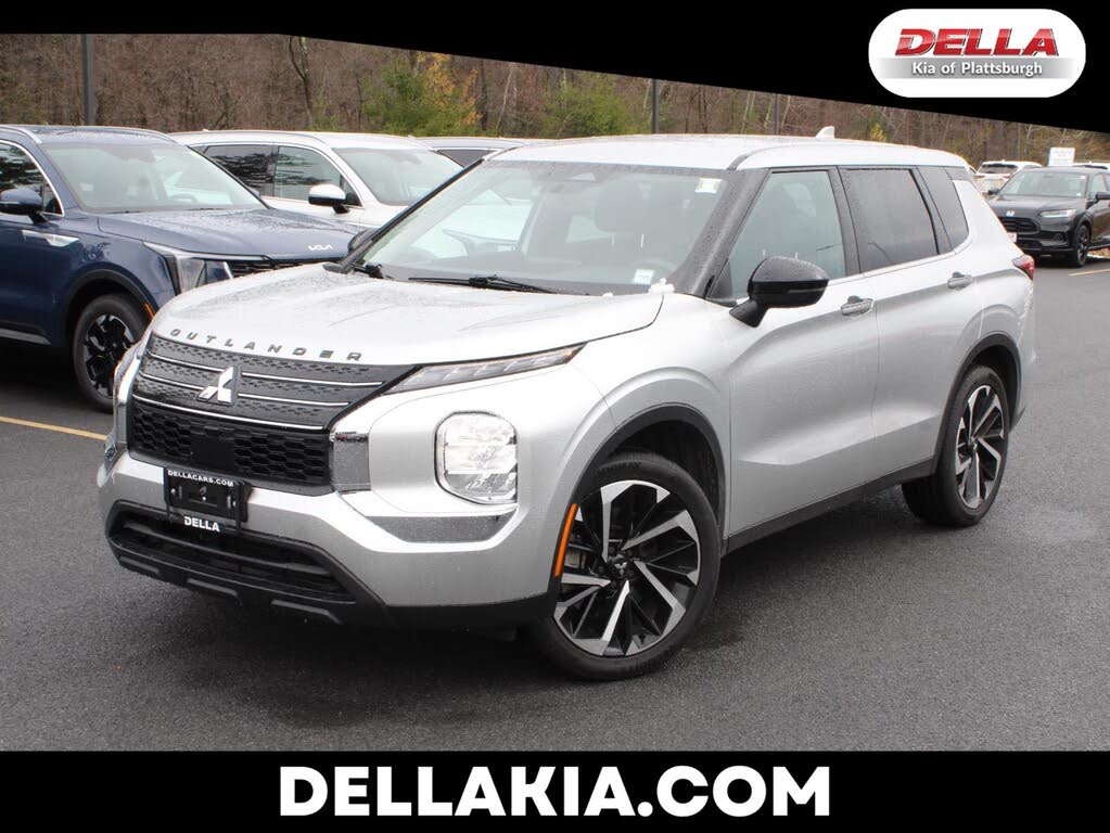 2022 Mitsubishi Outlander ES FWD