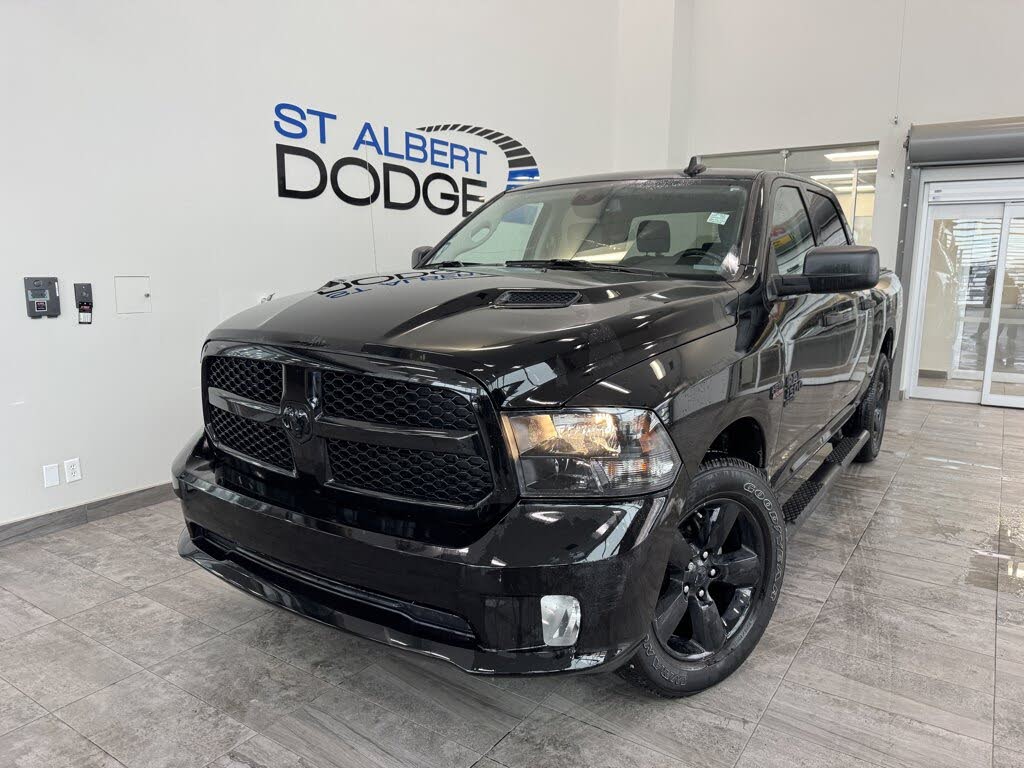 RAM 1500 Classic Express Crew Cab 4WD 2023