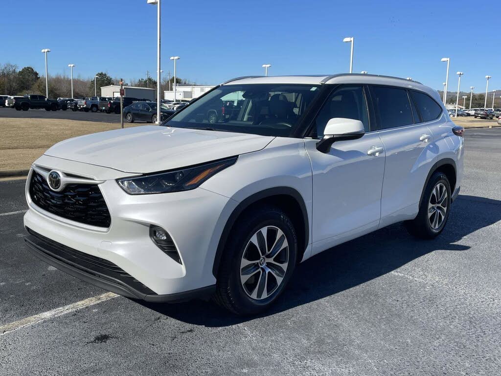 2024 Toyota Highlander XLE FWD
