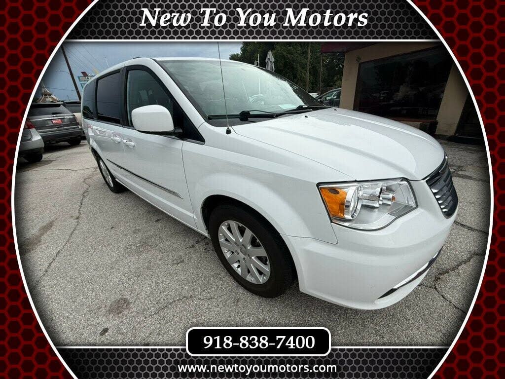 2014 Chrysler Town & Country Touring FWD