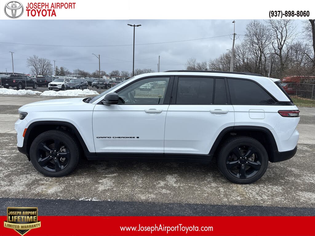 2022 Jeep Grand Cherokee Altitude 4WD
