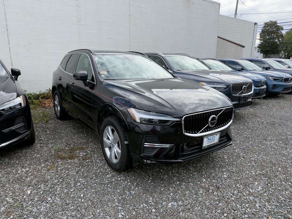 2022 Volvo XC60 B5 Momentum AWD