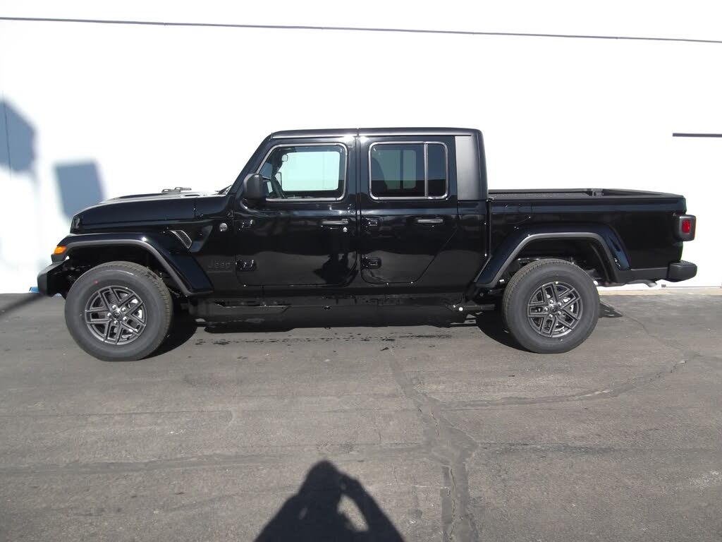 2026 Jeep Gladiator Sport S Crew Cab 4WD