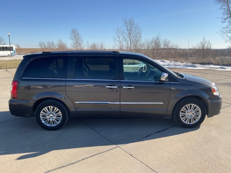 2015 Chrysler Town & Country Limited Platinum FWD