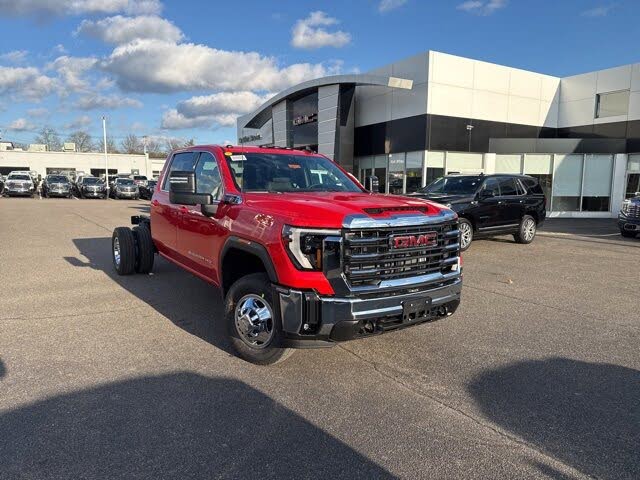 2026 GMC Sierra 3500HD Chassis SLE Crew Cab 4WD