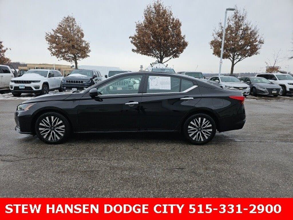 2024 Nissan Altima 2.5 SV FWD