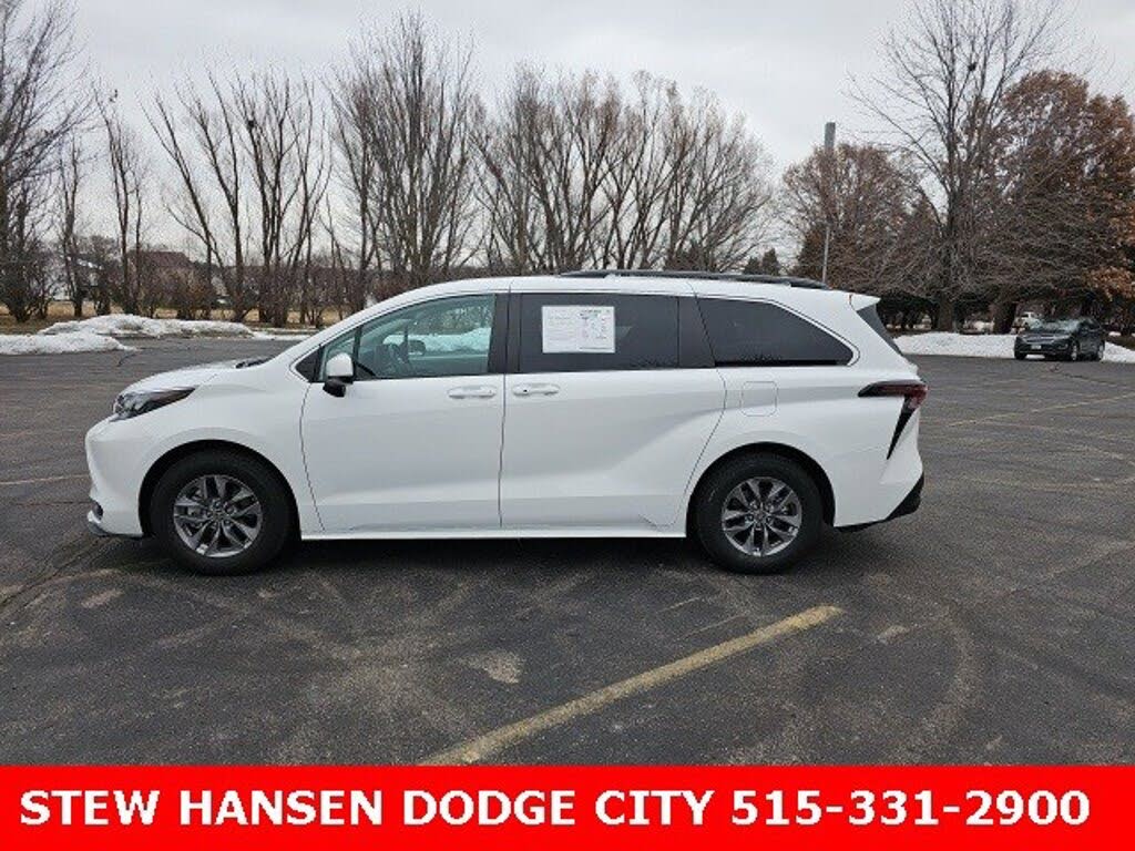 2024 Toyota Sienna LE 8-Passenger FWD