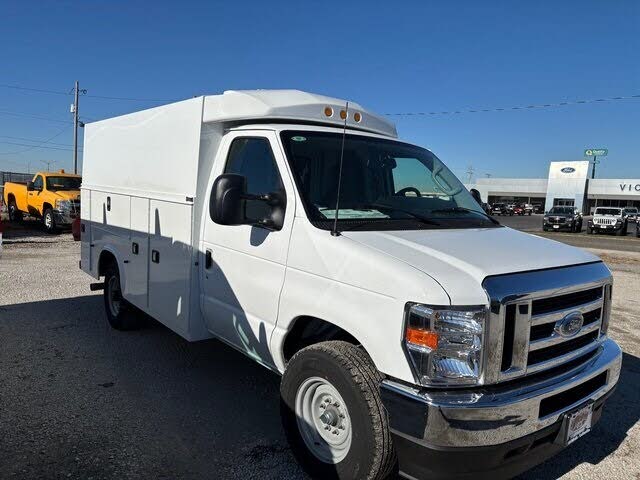 2025 Ford E-Series Chassis E-350 SD Cutaway SB DRW RWD