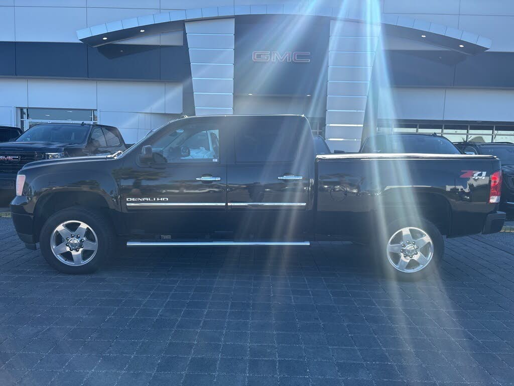2013 GMC Sierra 2500HD Denali Crew Cab SB 4WD