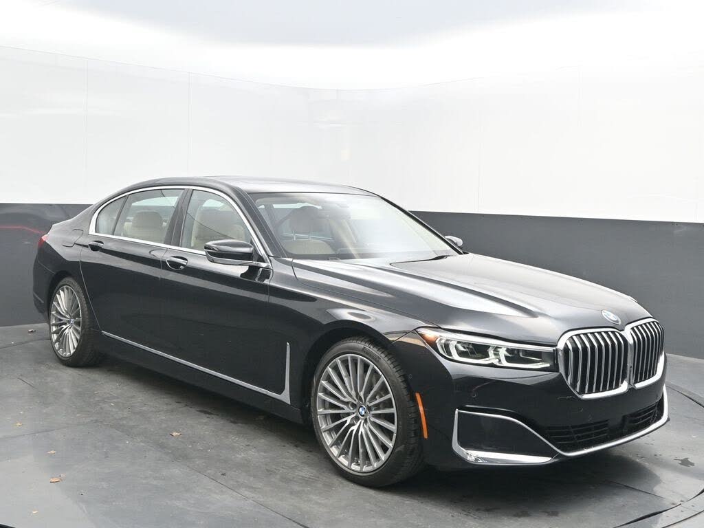 2022 BMW 7 Series 740i RWD