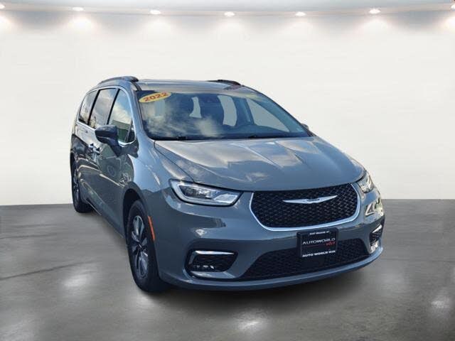 2022 Chrysler Pacifica Hybrid Touring L FWD