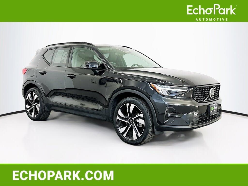 2025 Volvo XC40 B5 Plus Dark Theme AWD