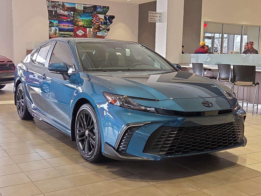 2026 Toyota Camry SE FWD