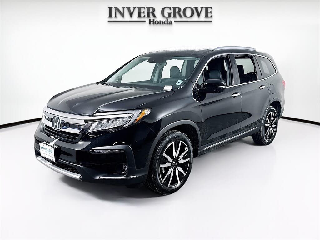 2022 Honda Pilot Touring AWD with Rear Captain's Chairs