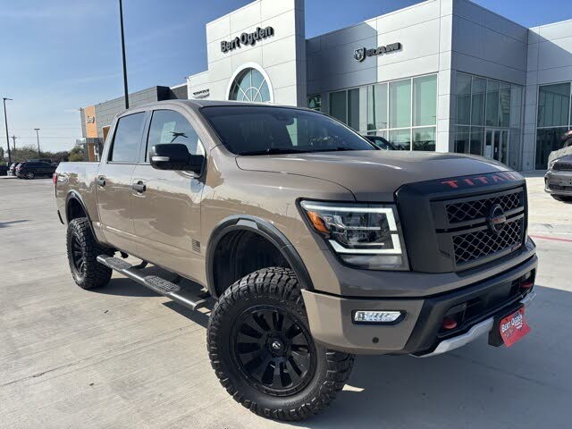 2022 Nissan Titan PRO-4X Crew Cab 4WD
