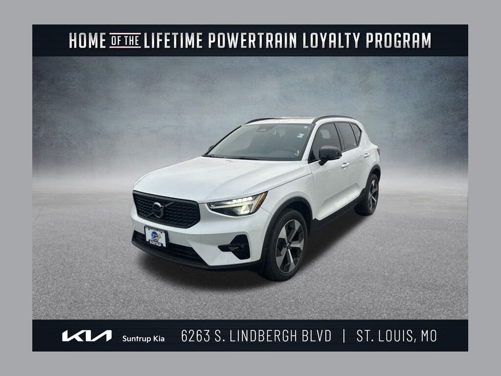 2023 Volvo XC40 B5 Plus Dark Theme AWD