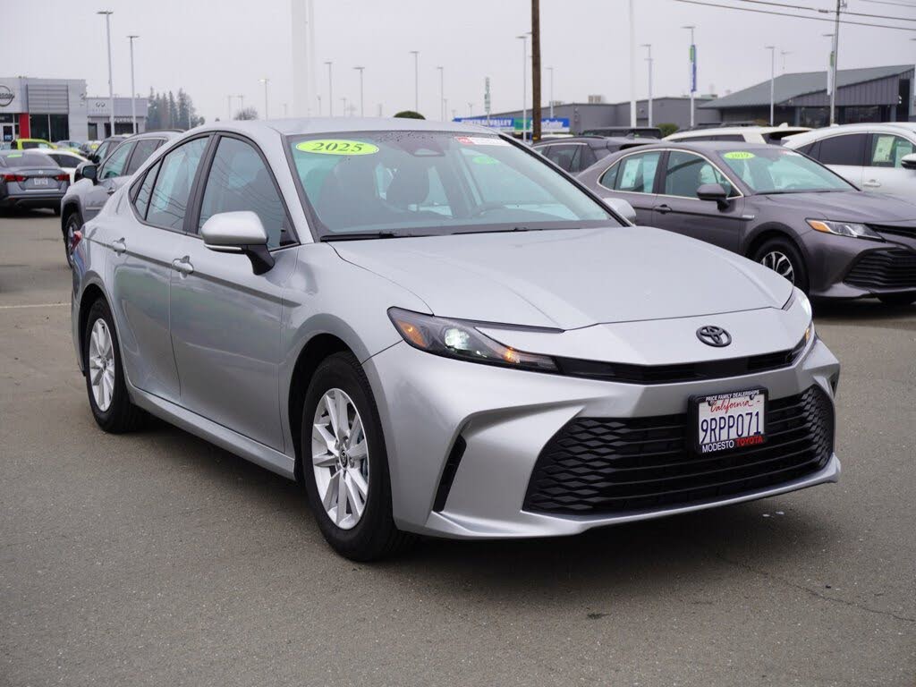 2025 Toyota Camry LE FWD