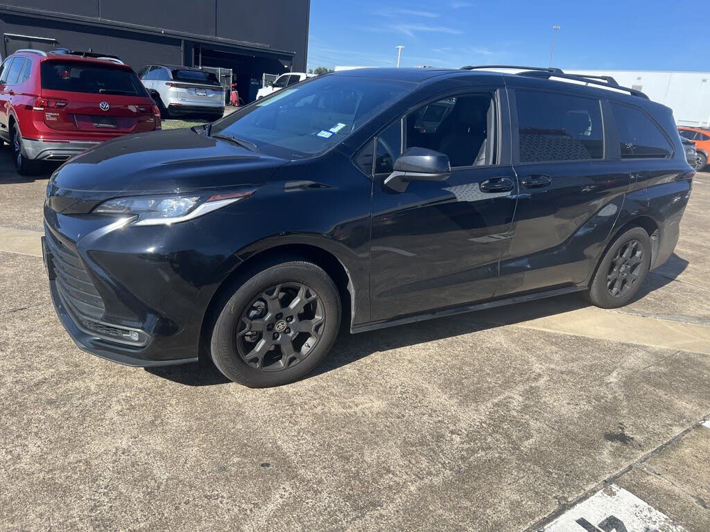 2025 Toyota Sienna Woodland Edition 7-Passenger AWD