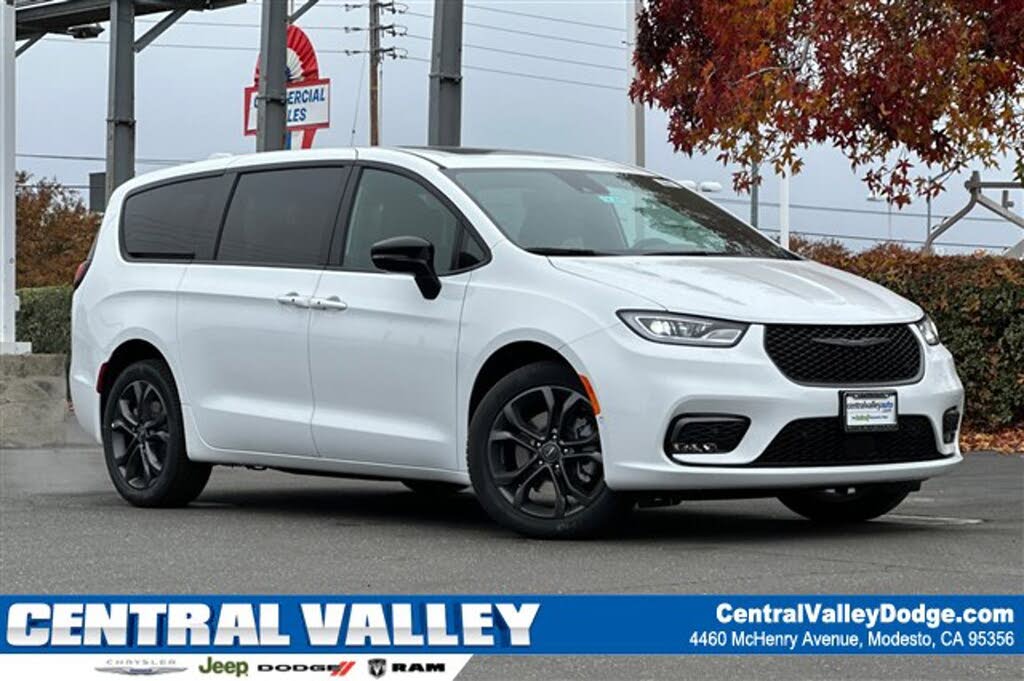 2026 Chrysler Pacifica Select AWD