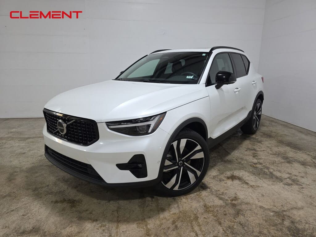 2023 Volvo XC40 B5 Ultimate Dark Theme AWD