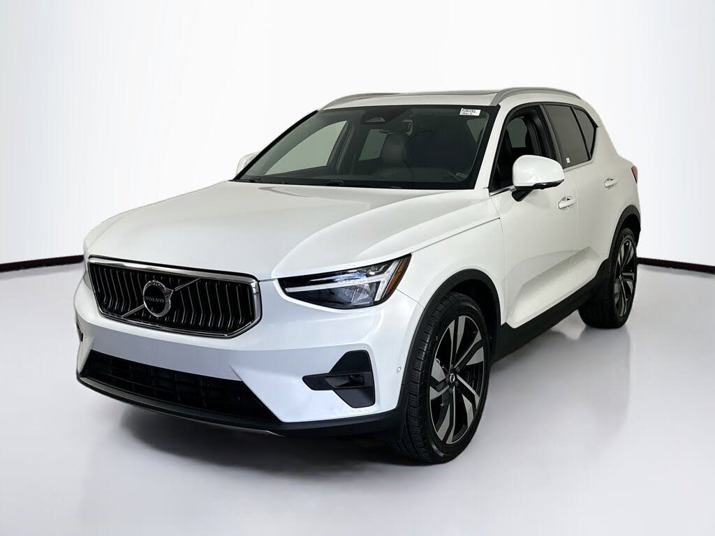 2023 Volvo XC40 B4 Plus Bright Theme FWD
