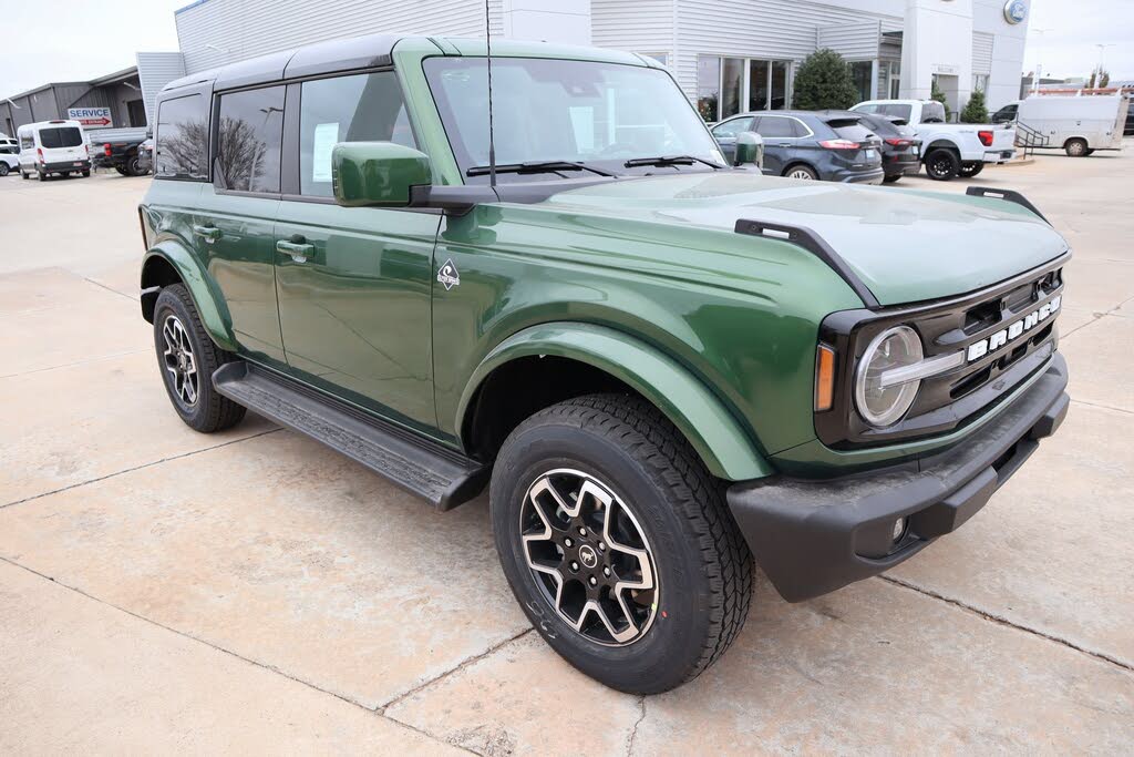 2025 Ford Bronco Outer Banks 4-Door 4WD