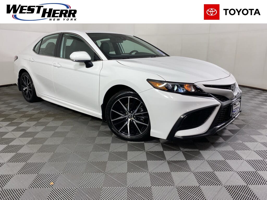 2024 Toyota Camry SE FWD